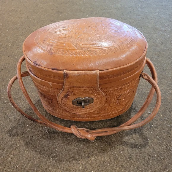 Vintage Mexico Hand Tooled Leather Purse - Picture 1 of 12